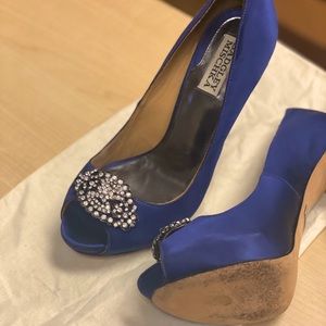 Badgley Mischka size 7.5 blue satin heels
